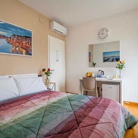 Venice Friends فندق مبيت وإفطار ميستر